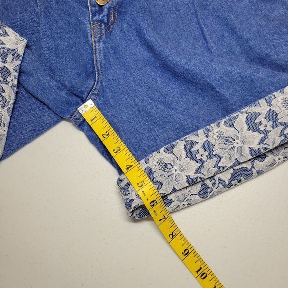 Traffic Vintage Medium Wash High Waisted Mom Denim Shorts with White Lace Trim - Picture 11 of 14